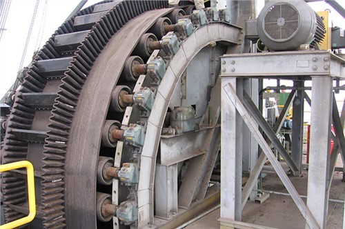 Bočni trakasti transporter za pijesak